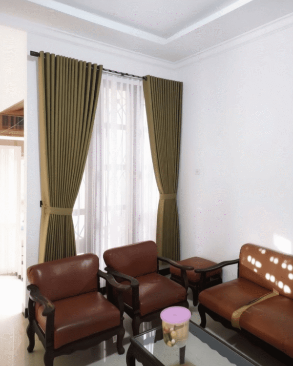 Gorden Jendela Minimalis Olive Green & Vitrase Putih – Gorden Aesthetic Ruang Keluarga